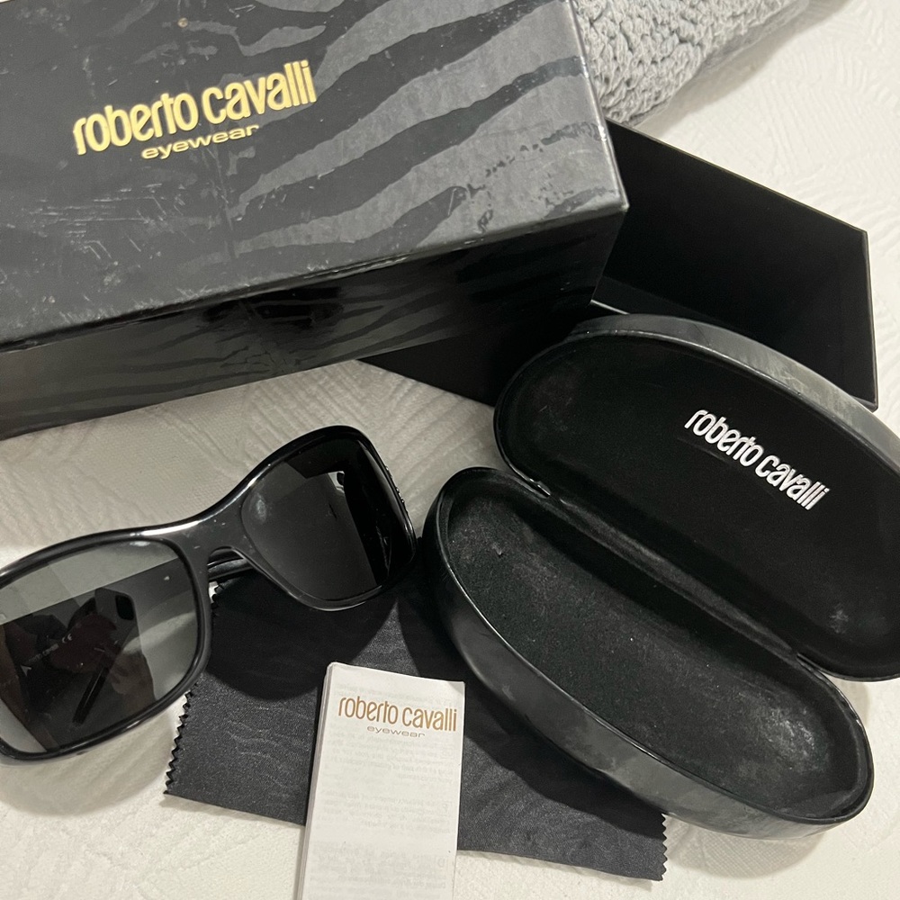 Roberto Cavalli black shades. Damage shown in picture.